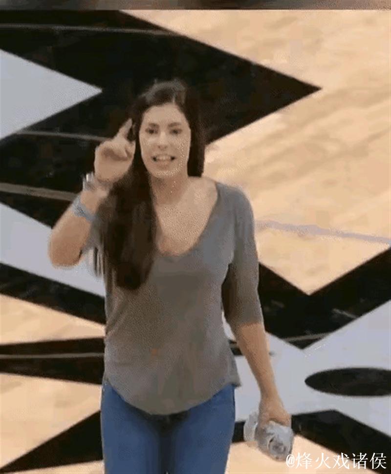 没有对比就没有伤害！拉塞尔前女友扔毛巾vs王哲林扔毛巾