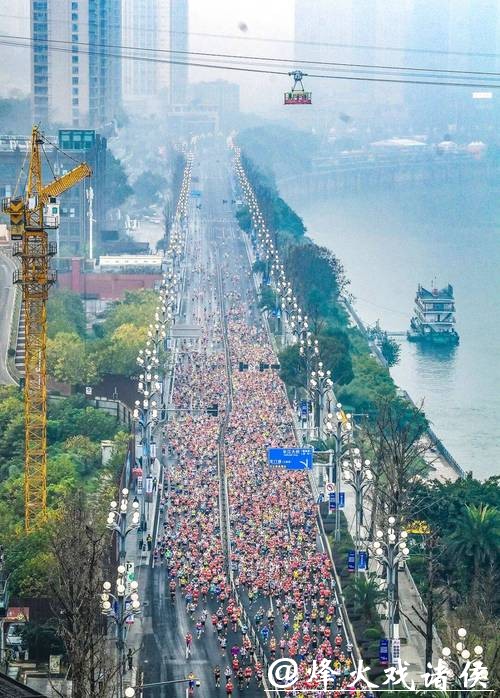 2.5万名跑友燃动全城，2026重庆马拉松激情开跑
